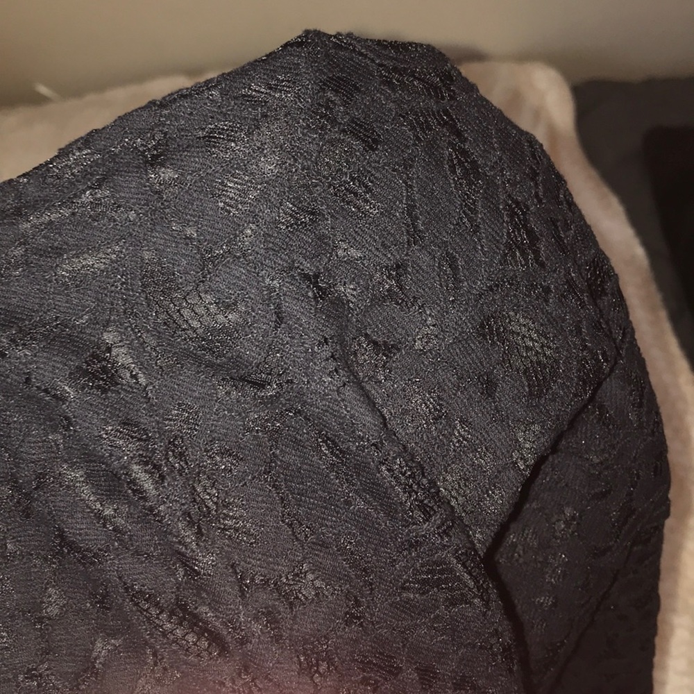Black lace pencil skirt - Picture 3 of 4